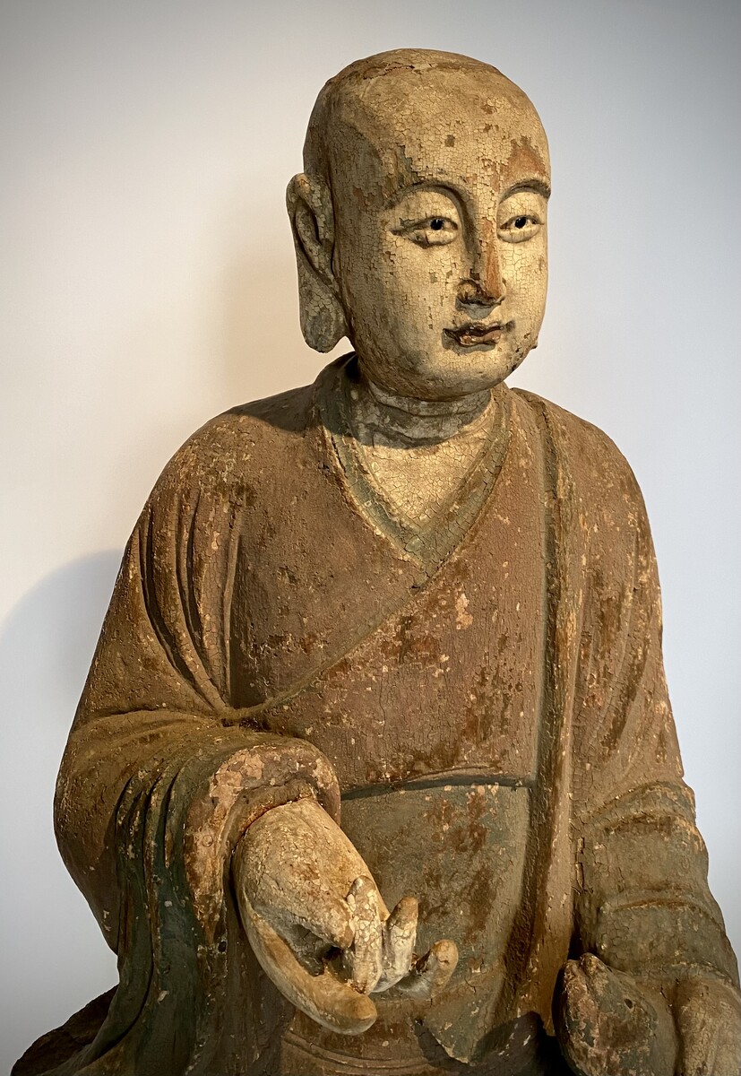 A polychrome wooden figure of a seated Luohan - Chinese Buddha Ming Dynastie