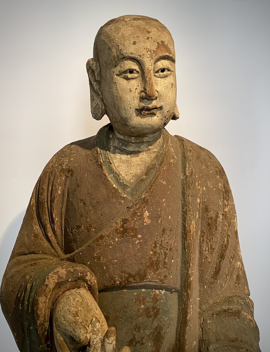 A polychrome wooden figure of a seated Luohan - Chinese Buddha Ming Dynastie
