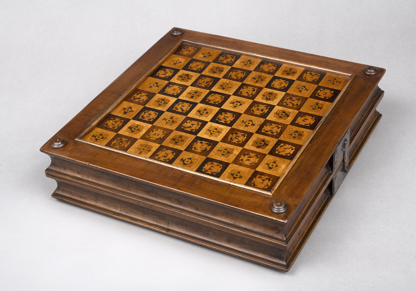 Game box with chess and backgammon Eger, 17th century 48 x 48 x 11.5 cm