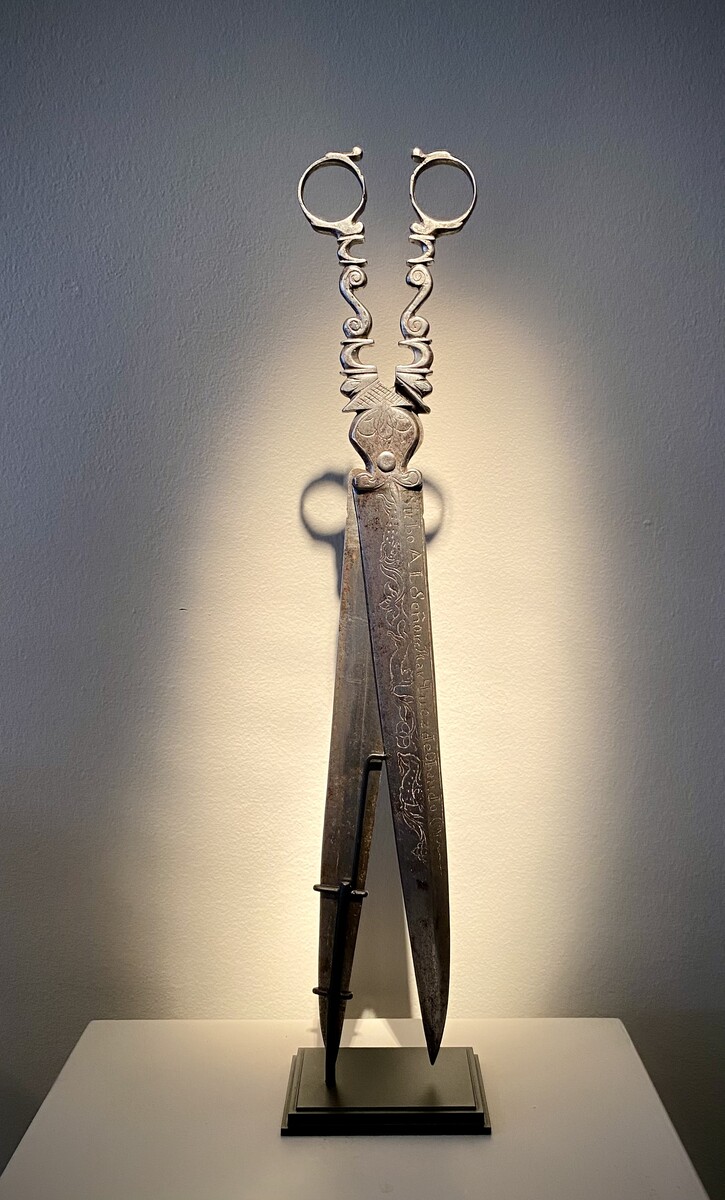 Spanish desk Scissors in wrought and engraved iron