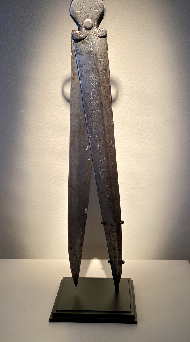 Spanish desk Scissors in wrought and engraved iron