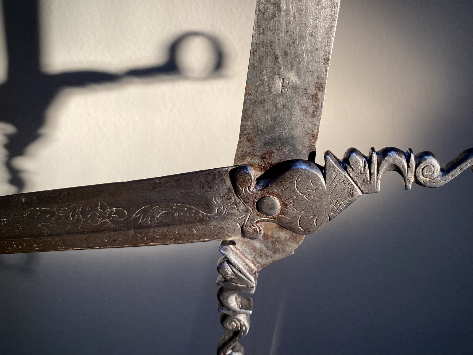 Spanish desk Scissors in wrought and engraved iron